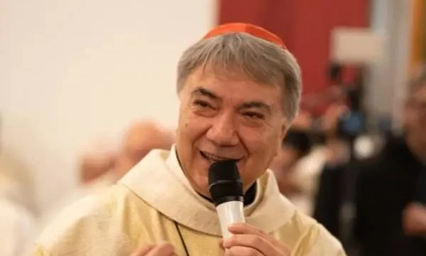 Don Mimmo, il prete che lotta nel vescovo che piange e quel "Gennaro" cui chiede aiuto contro guerre e mafie