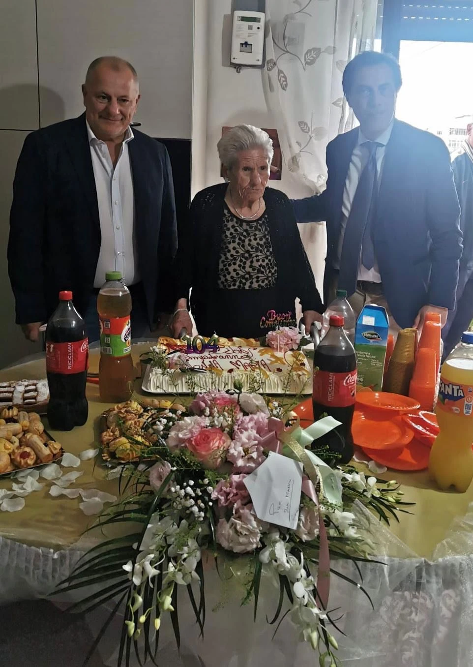 Catanzaro festeggia i 104 della signora Maria con Sergio Costanzo e Nicola Fiorita 