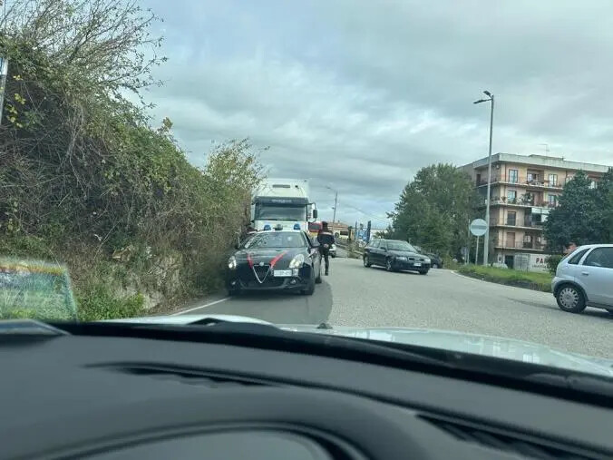 images Incidente nel quartiere Sant’Antonio: un’auto finisce su un muretto. Traffico rallentato 