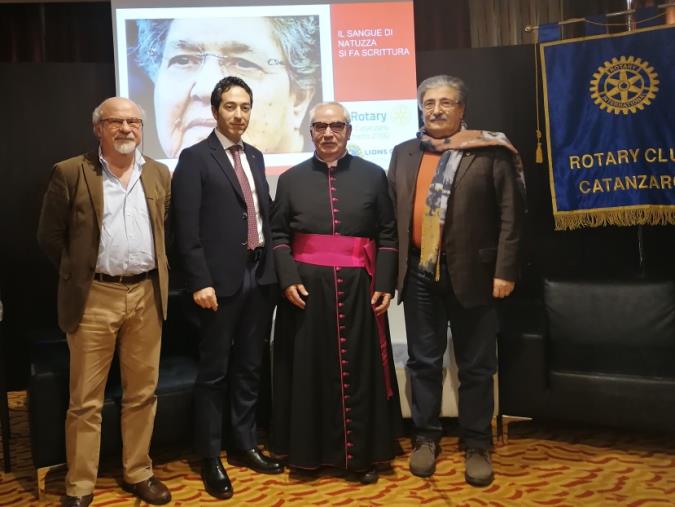 images “Il sangue di Natuzza si fa scrittura”, coinvolgente la presentazione del libro scritto da Bisantis, Frontera e Perticone
