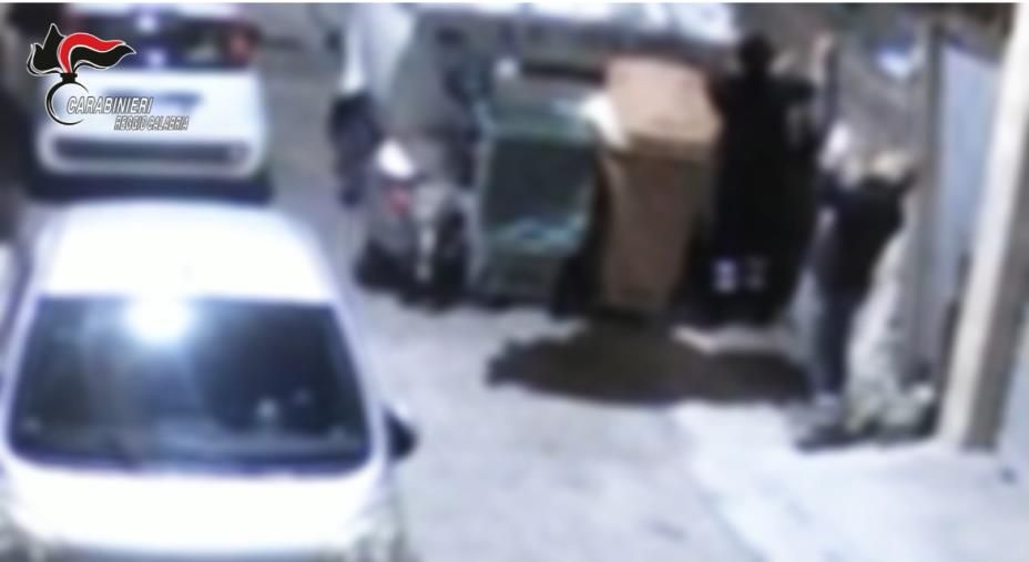 images Operatori ecologici abbandonavano i rifiuti in una proprietà  privata: 2 denunce nel Reggino 