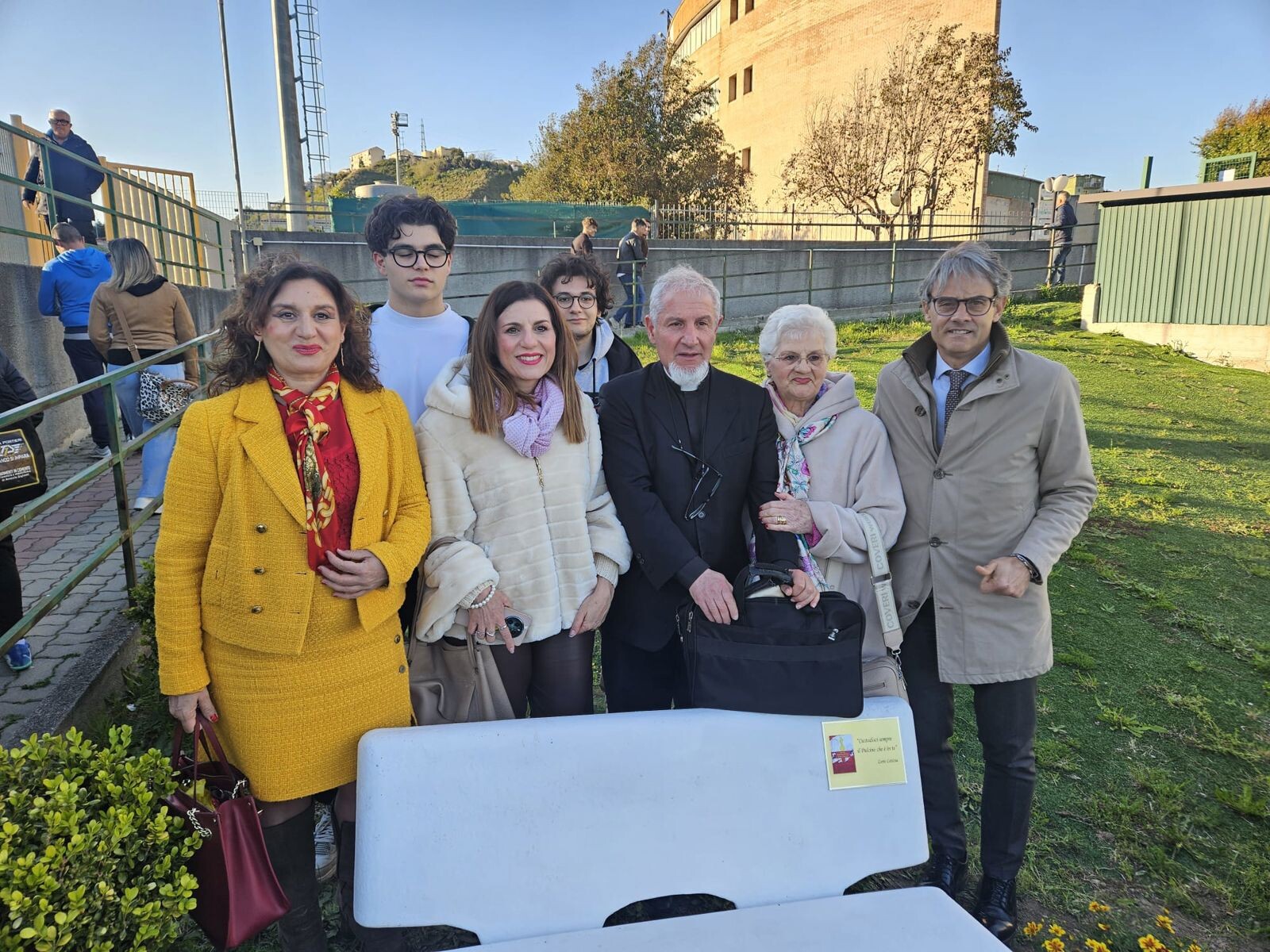 Ventennale del Premio Pulcino d'oro a Catanzaro: alla Figc una panchina bianca in memoria di Loris Letizia images Ventennale del Premio Pulcino d'oro a Catanzaro: alla Figc una panchina bianca in memoria di Loris Letizia