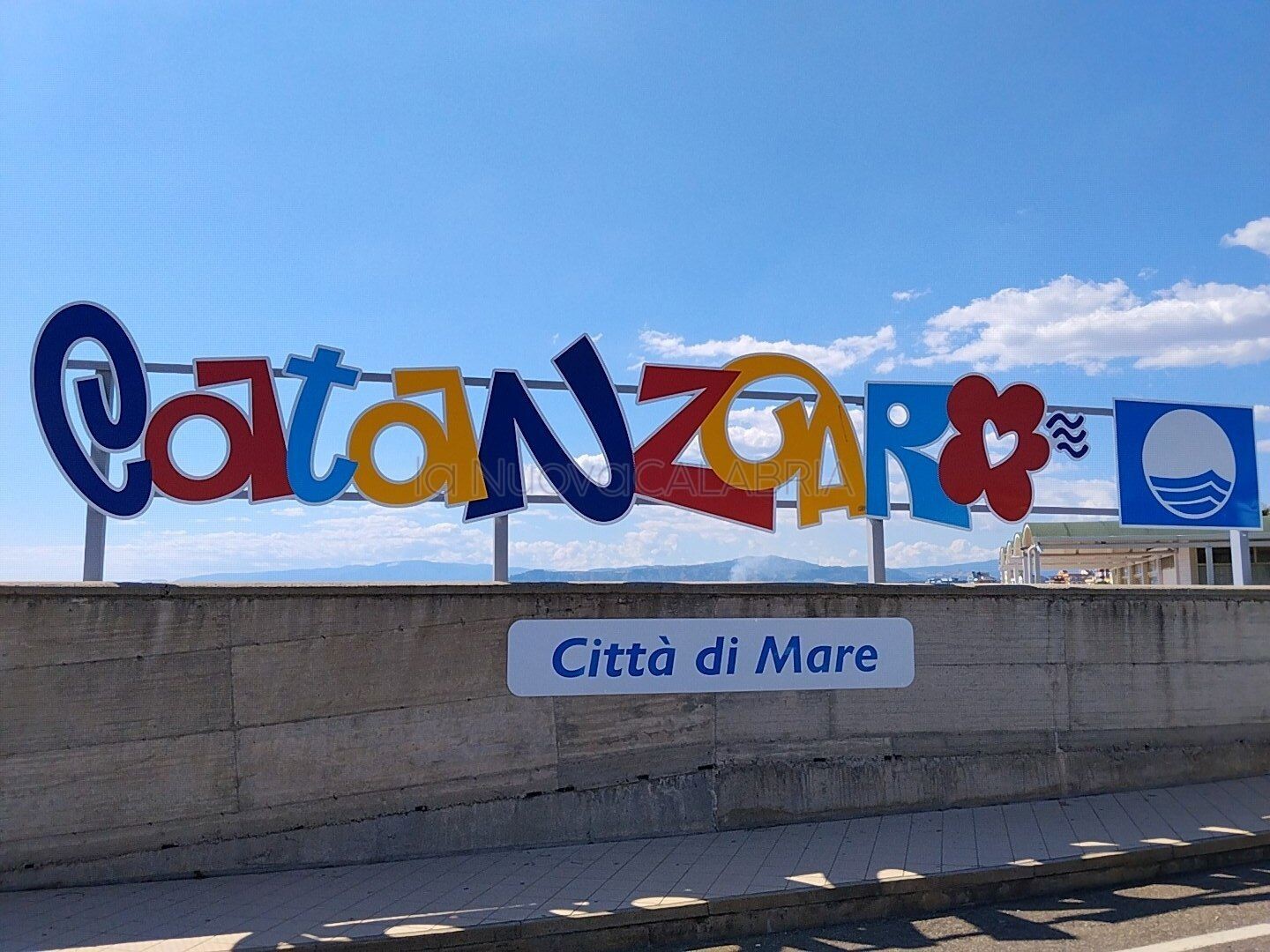 images "Catanzaro Città di Mare": svelata al Porto la nuova targa, simbolo identitario del capoluogo