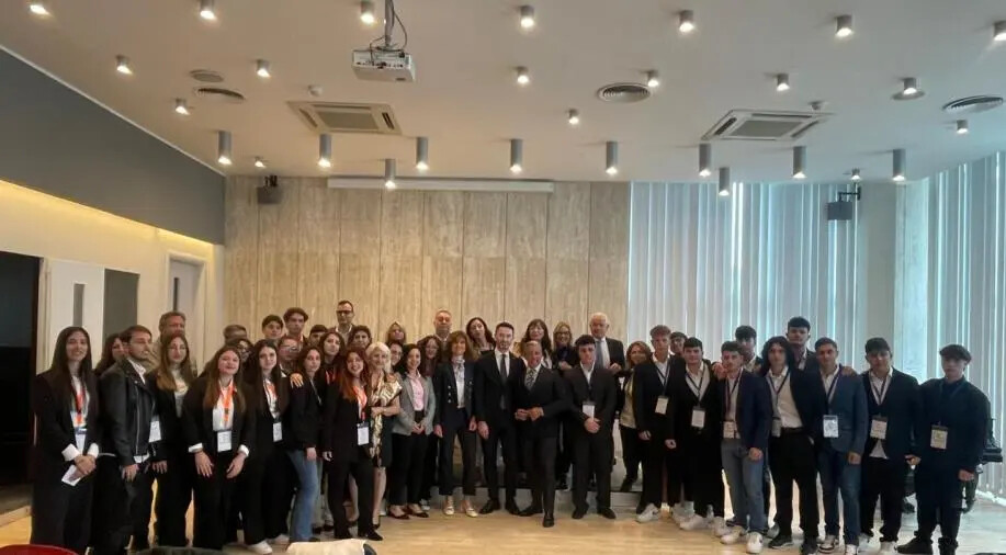 images "Torneo del dire e contraddire", Gruppo Catanzaro al Centro: "Buona pratica per educare i ragazzi alla legalità"  