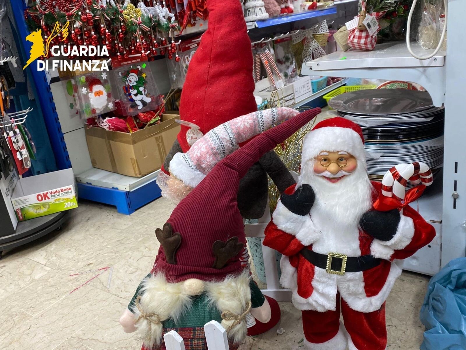 images Vibo, sequestrati oltre 28 mila prodotti natalizi non conformi