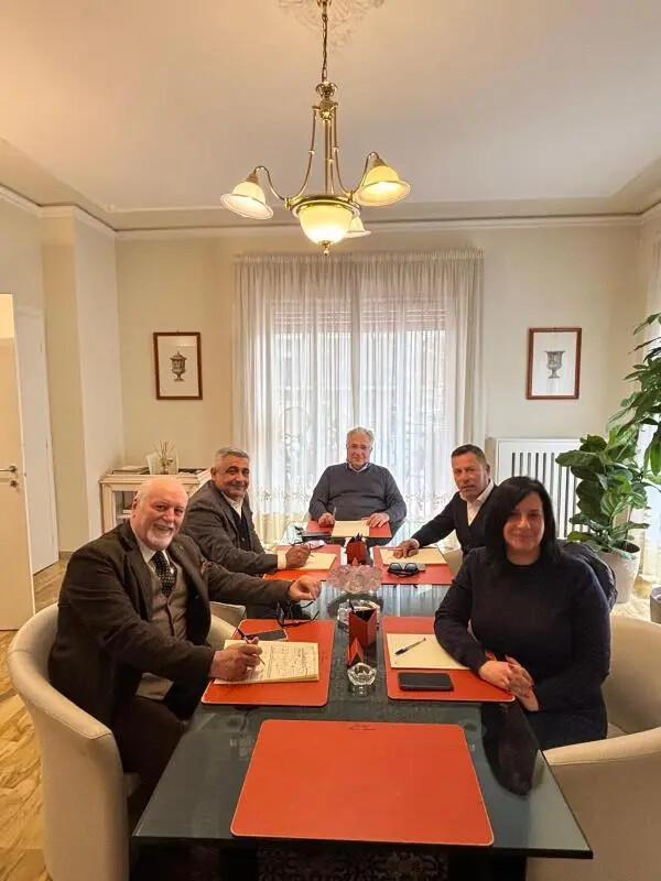 Elezioni Lamezia: il centrodestra subito a lavoro con il candidato sindaco Mario Murone
images Elezioni Lamezia: il centrodestra subito a lavoro con il candidato sindaco Mario Murone