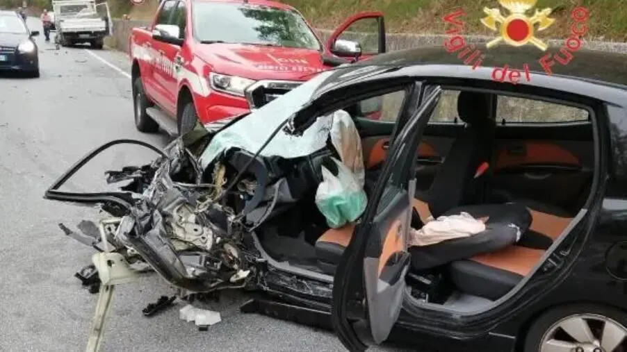 Scontro auto-furgone nel Cosentino: un ferito grave images Scontro auto-furgone nel Cosentino: un ferito grave