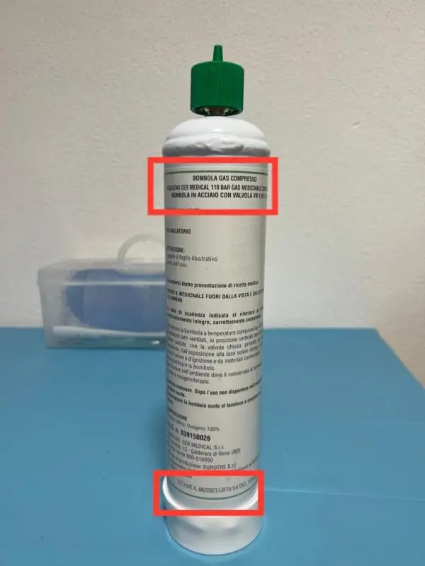 images Bombola ossigeno e farmaci scaduti, le pessime condizioni dell'ambulatorio della Cittadella regionale 