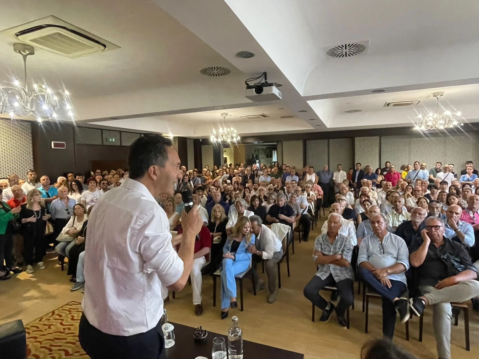 Catanzaro, inizia la campagna elettorale: Francesco Pitaro lancia la 'svolta' e sfida centrodestra e Fiorita (FOTO E VIDEO)