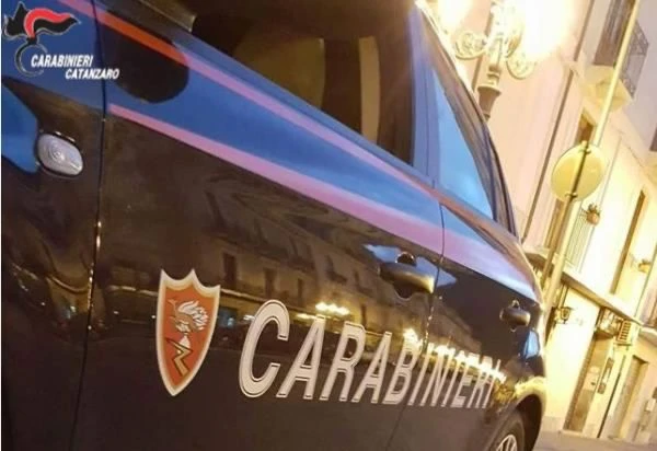 Medico assenteista sospesa dal servizio nel Crotonese: nei propri turni era anche in vacanza a Roma 