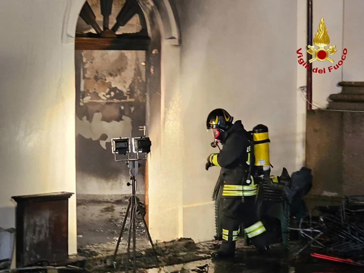 Incendio in un locale del Santuario Madonna delle Grazie a Torre di Ruggiero