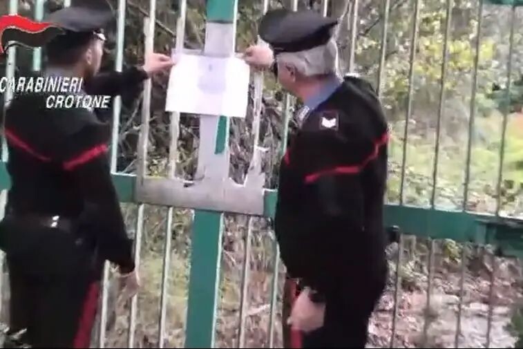 images Acqua non potabile distribuita ai cittadini nel crotonese: indagati sindaci e tecnici