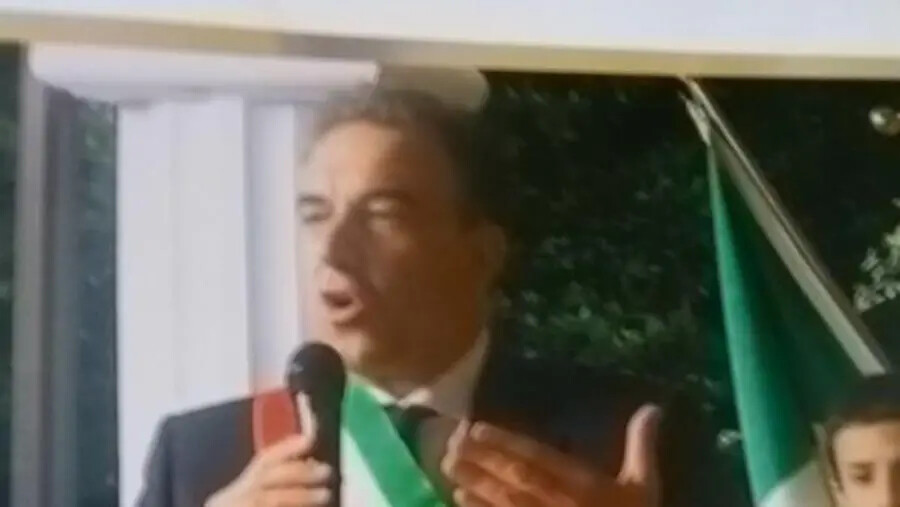 Dodicenne aggredito da un vigile ad Amato, il sindaco: "Avere rispetto per tutte le parti in causa" images Dodicenne aggredito da un vigile ad Amato, il sindaco: "Avere rispetto per tutte le parti in causa"