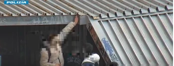 Catanzaro, droga tra giovanissimi: i pusher arrestati "incastrati" da telecamere e whatsapp (NOMI)