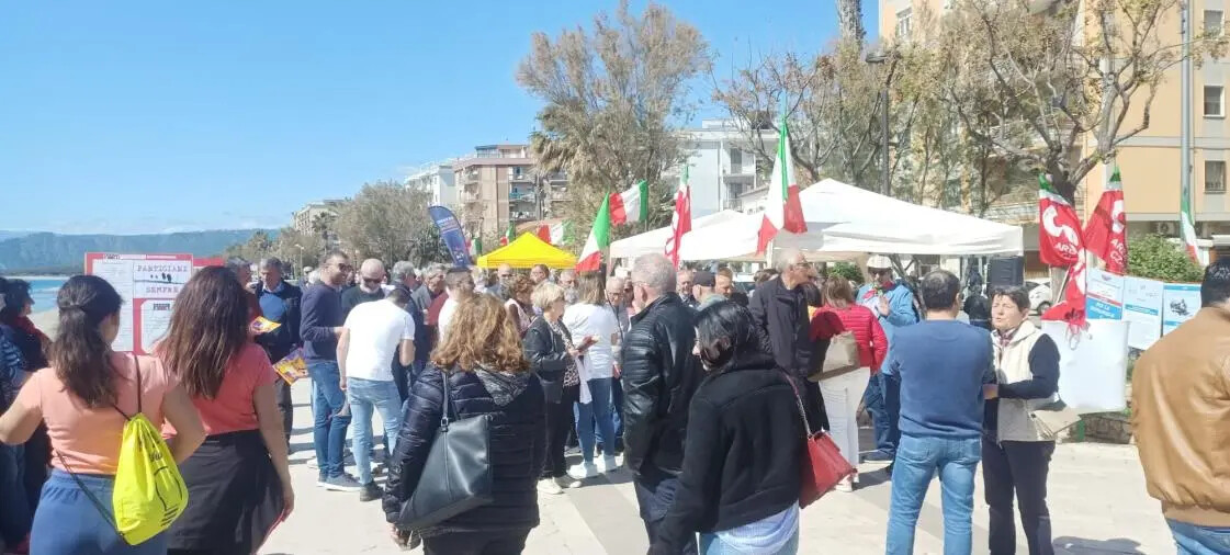ANPI Catanzaro celebra sul lungomare il 25 aprile: “Le resistenze non sono mai finite” images ANPI Catanzaro celebra sul lungomare il 25 aprile: “Le resistenze non sono mai finite”