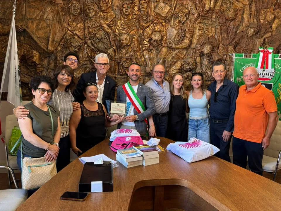 6602bd1b-cd68-4e7f-ab9f-cd2df5e35e6e_il-sindaco-e-iaccuci-con-i-dirigenti-ens.webp