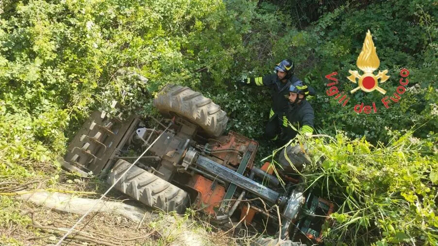 images Tragedia a Ricadi: muore schiacciato dal trattore in un incidente nei campi