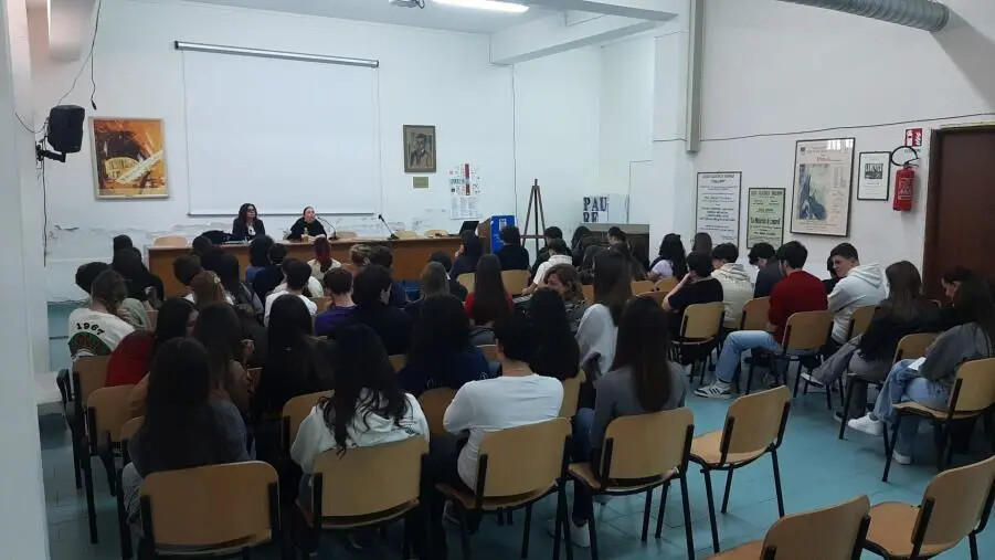 images Catanzaro, "Il fragile bullo" di Rita Tulelli al Liceo "Galluppi": un incontro contro il bullismo