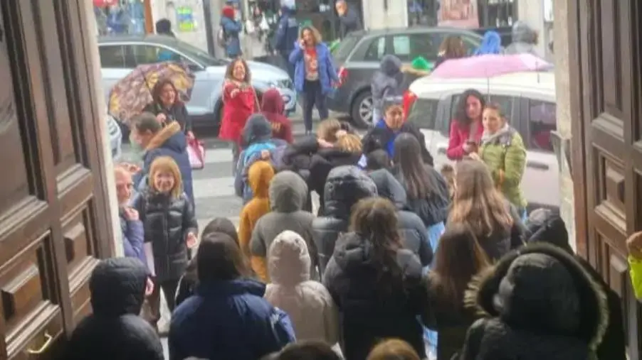 Nuova scossa di terremoto, evacuate le scuole a Catanzaro images Nuova scossa di terremoto, evacuate le scuole a Catanzaro