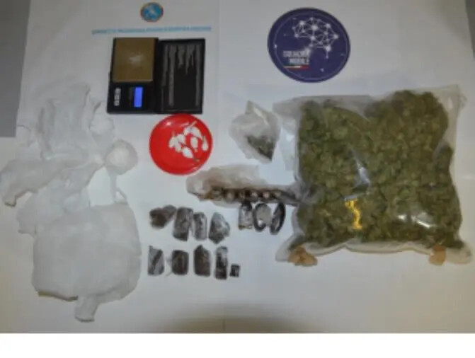 Crotone, esce dal carcere in permesso premio: arrestato con mezzo chilo di droga images Crotone, esce dal carcere in permesso premio: arrestato con mezzo chilo di droga