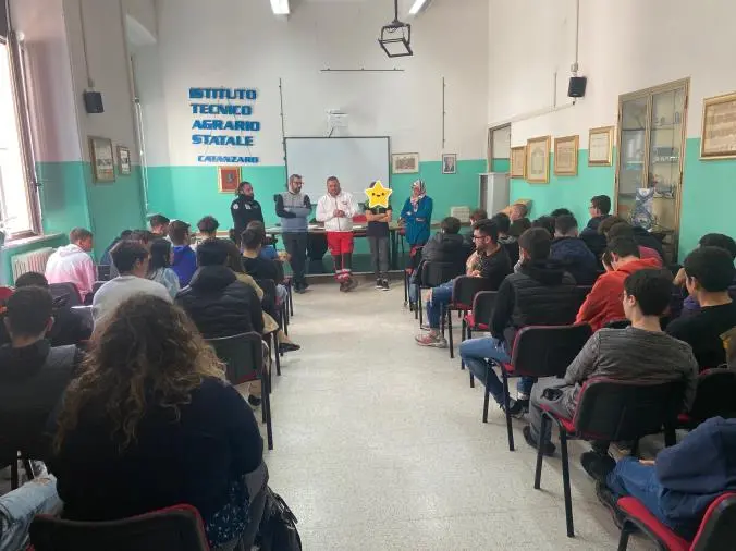 “In cammino con”: a Catanzaro, giovani in viaggio verso una maggiore consapevolezza su intercultura e migrazioni images “In cammino con”: a Catanzaro, giovani in viaggio verso una maggiore consapevolezza su intercultura e migrazioni