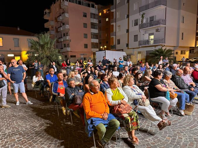 images “Dentro il confine” incanta Piazza Dogana a Catanzaro, Caviano: "Risposta di pubblico straordinaria"