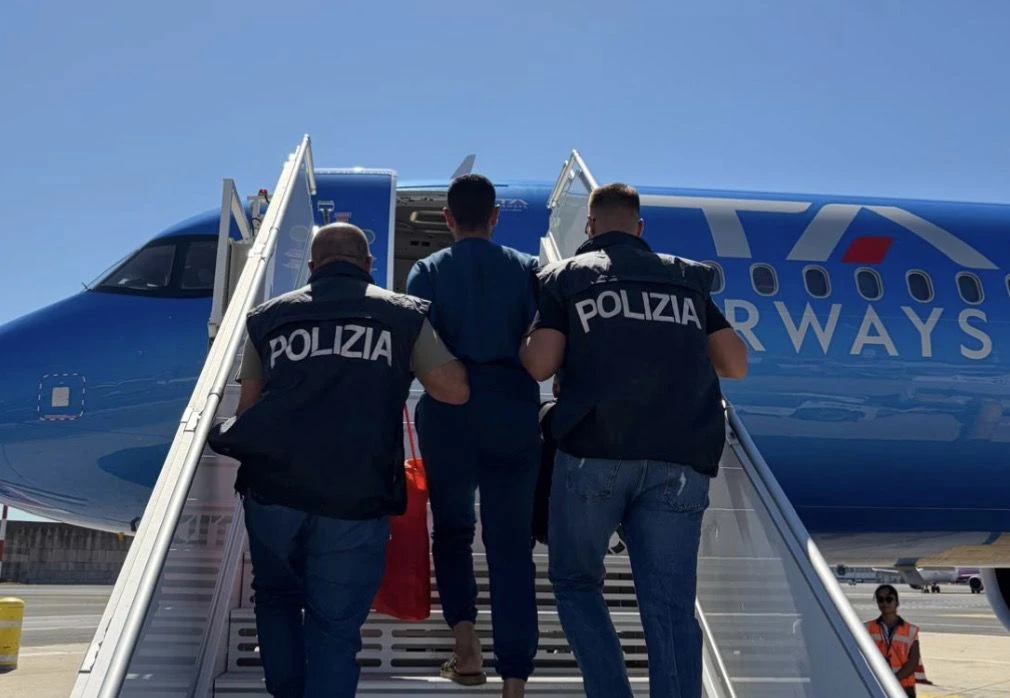 Crotone, la Polizia di Stato rimpatria un cittadino extracomunitario irregolare 
