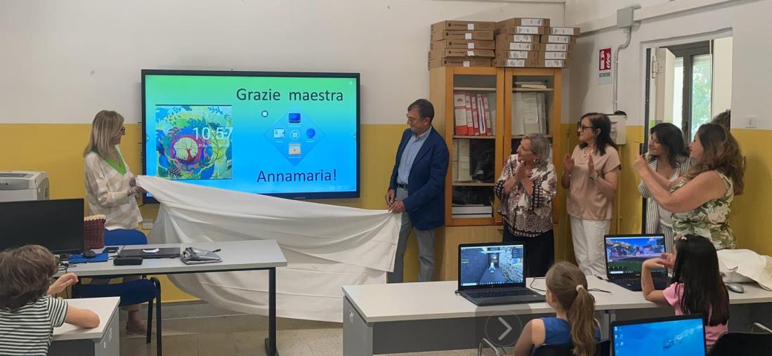 images "Pascoli Aldisio", i familiari della maestra Bova donano una lim