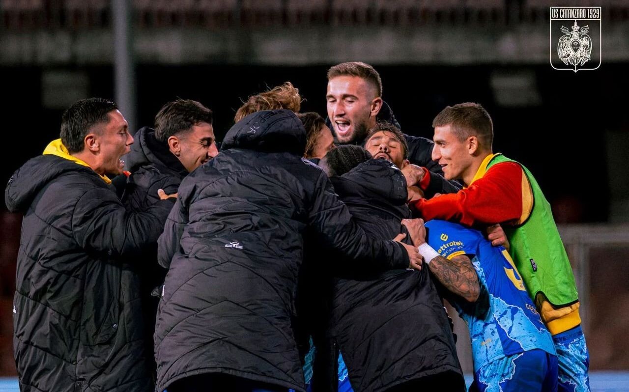 Il corsivo giallorosso. Sia "benedetto" BUSO! "Aquile": d'ora in avanti credere, combattere e...vincere images Il corsivo giallorosso. Sia "benedetto" BUSO! "Aquile": d'ora in avanti credere, combattere e...vincere