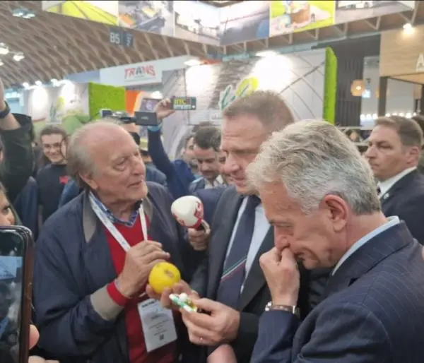 Il bergamotto di Reggio protagonista alla Fiera Macfruit 2024 ed al Cibus di Parma images Il bergamotto di Reggio protagonista alla Fiera Macfruit 2024 ed al Cibus di Parma