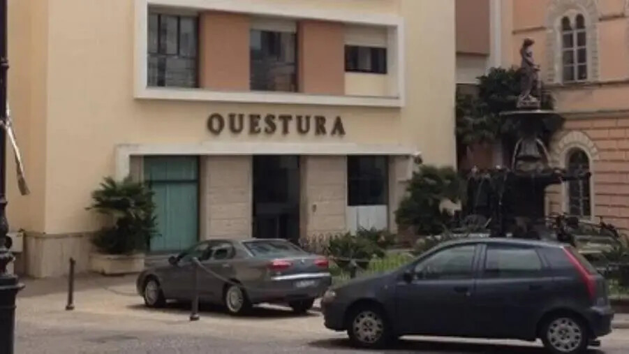 images Catanzaro, tentati furti alle auto: il Questore emette un avviso orale nei confronti di un 27enne