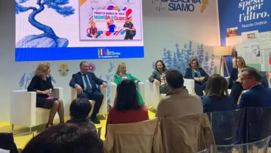 images Al salone del Libro a Torino, il viaggio per i vincitori del concorso "Ragazzi in aula- Raccontiamo la Calabria" 