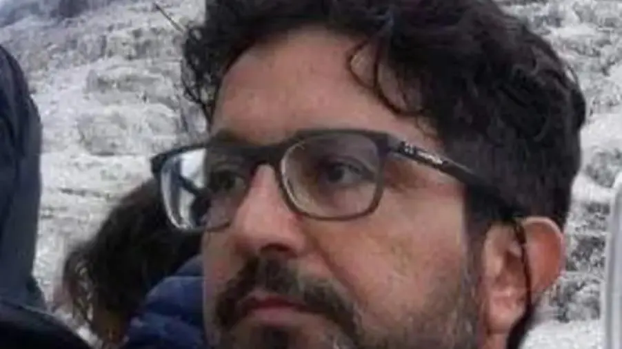 images Incendiata l'auto dell'avvocato Giuseppe Albanese, la vicinanza dei rappresentanti dei dottorandi