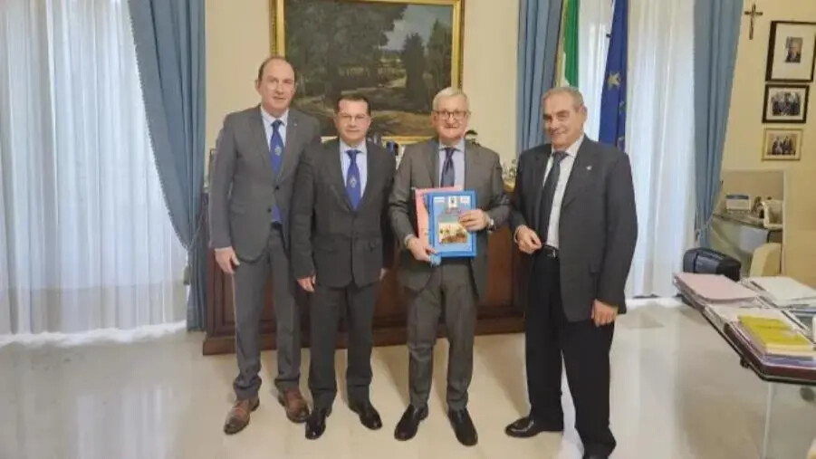 images L'Istituto del Nastro Azzurro fra combattenti decorati al valor militare incontra il Prefetto di Catanzaro