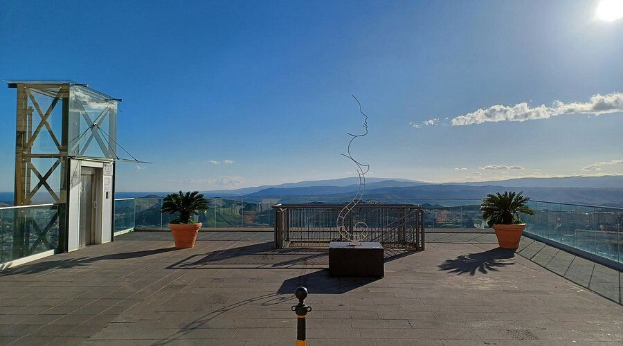 Catanzaro, l'ascensore di Bellavista è stato ripristinato ed è nuovamente operativo fino alle 21 images Catanzaro, l'ascensore di Bellavista è stato ripristinato ed è nuovamente operativo fino alle 21