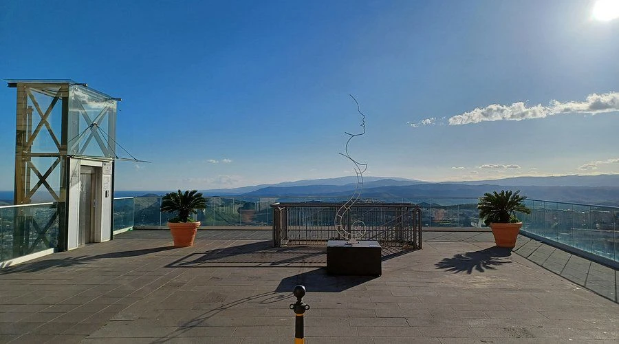 Catanzaro, l'ascensore di Bellavista è stato ripristinato ed è nuovamente operativo fino alle 21 