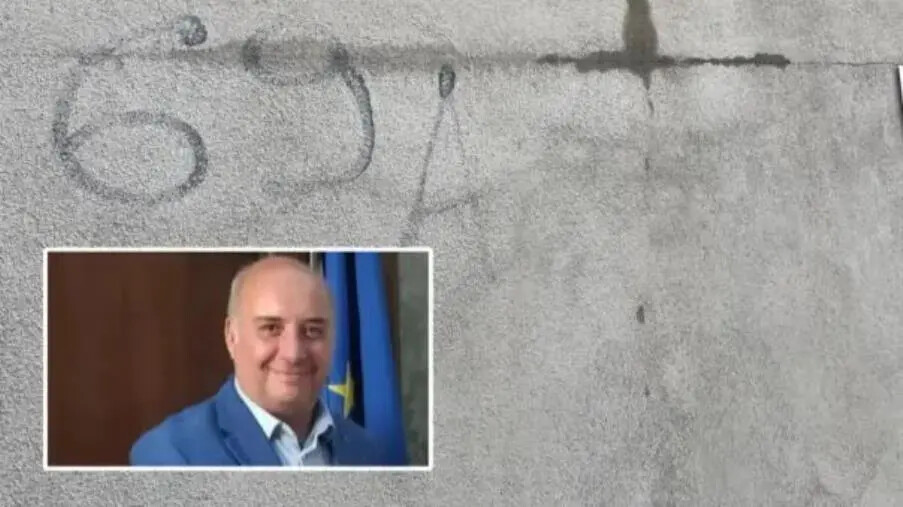 Cimitero Catanzaro, la segnalazione di Critelli (Nuova Genesi): "Salma perde liquido maleodorante da un mese" images Cimitero Catanzaro, la segnalazione di Critelli (Nuova Genesi): "Salma perde liquido maleodorante da un mese"