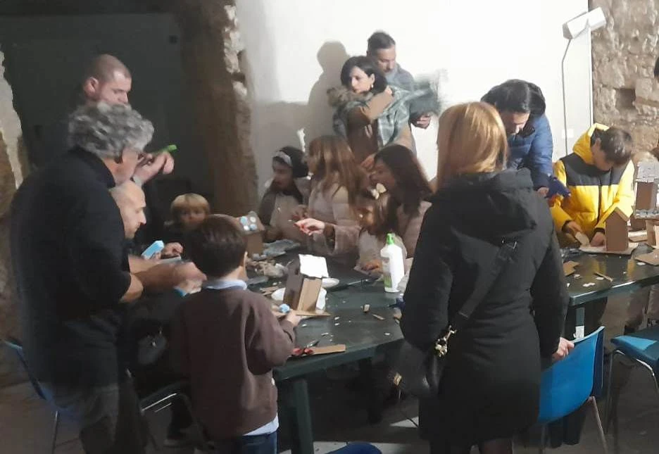 Nelle Gallerie del San Giovanni successo per i laboratori di presepi con Giuseppe Tripodi, l'apprezzamento dell'assessora Furrer