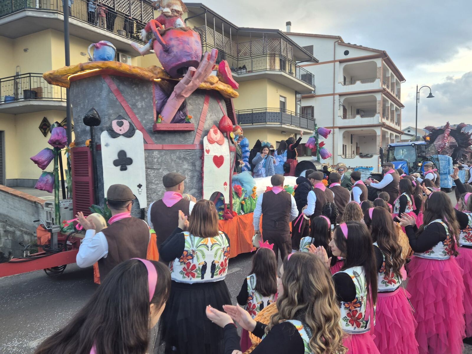 Santa Caterina Albanese, Carnevale 2026: un successo tra colori, arte e tradizioni images Santa Caterina Albanese, Carnevale 2026: un successo tra colori, arte e tradizioni