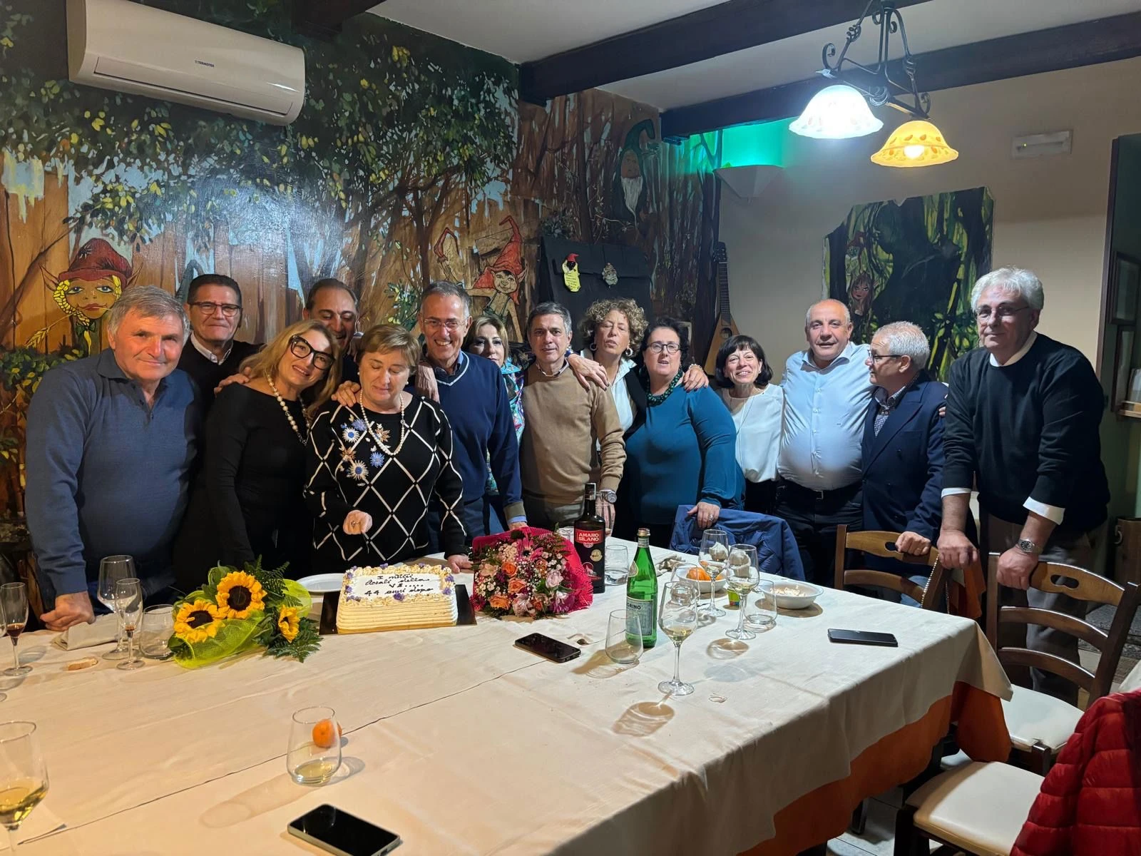 Catanzaro, “44 anni dopo: dal gruppo chat alla cena di classe E”