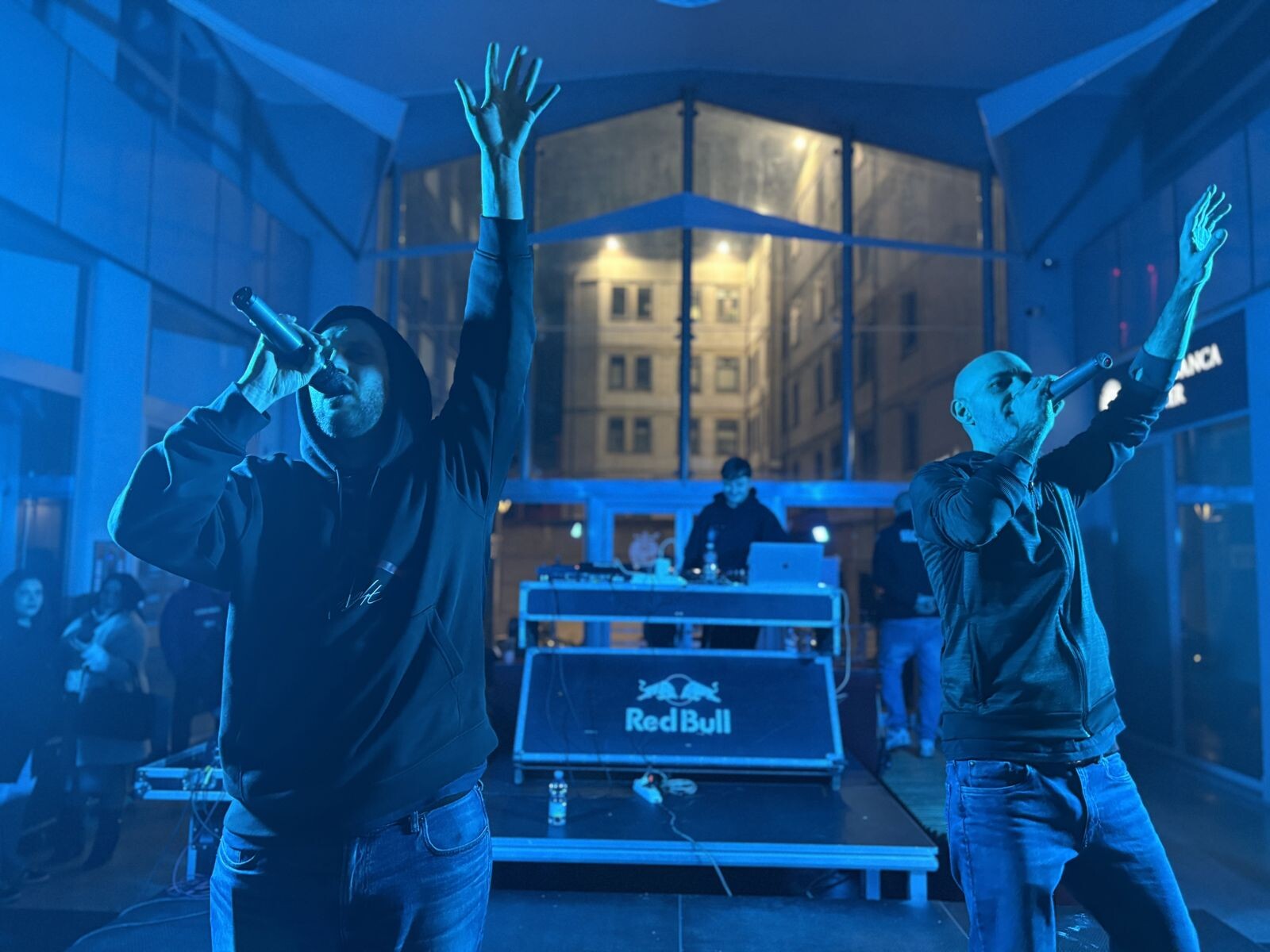 images Galleria Mancuso diventa piazza: Catanzaro canta con Gioman & Killacat