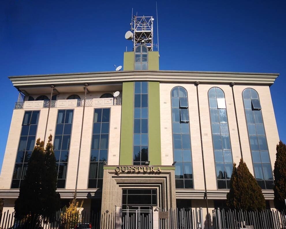 images Vibo, guida in stato di ebbrezza e si scaglia contro i poliziotti: denunciato 