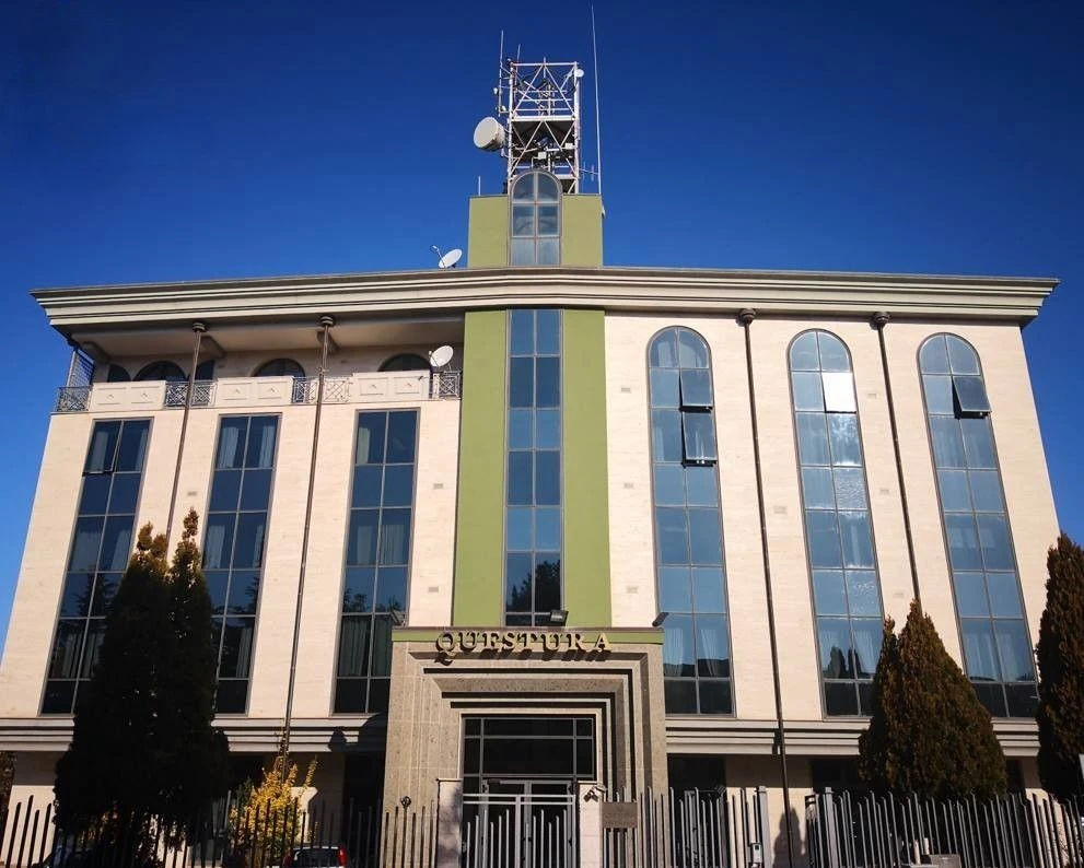 Vibo, guida in stato di ebbrezza e si scaglia contro i poliziotti: denunciato 