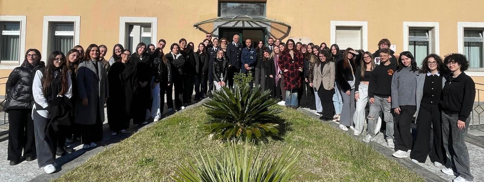 Gli studenti di Criminologia della “Bona Sforza” di Bari in visita al carcere “Sergio Cosmai” di Cosenza images Gli studenti di Criminologia della “Bona Sforza” di Bari in visita al carcere “Sergio Cosmai” di Cosenza