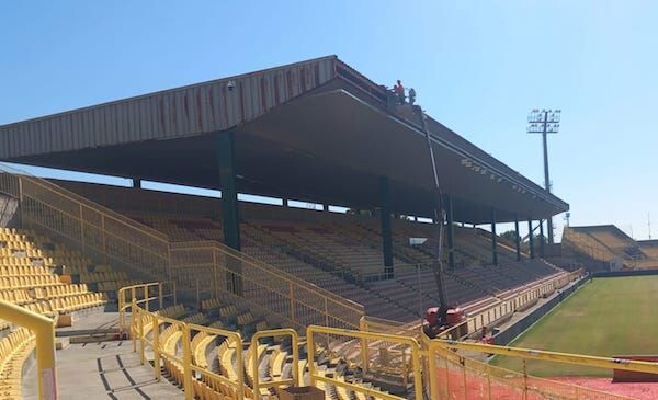 Avanzano i lavori allo Stadio Ceravolo: ore contate per la mitica "Curva Massimo Capraro" images Avanzano i lavori allo Stadio Ceravolo: ore contate per la mitica "Curva Massimo Capraro"