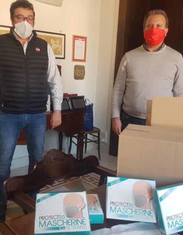 Coronavirus. Il Comune di Castrovillari riceve 500 mascherine da una stamperia ed una sartoria images Coronavirus. Il Comune di Castrovillari riceve 500 mascherine da una stamperia ed una sartoria