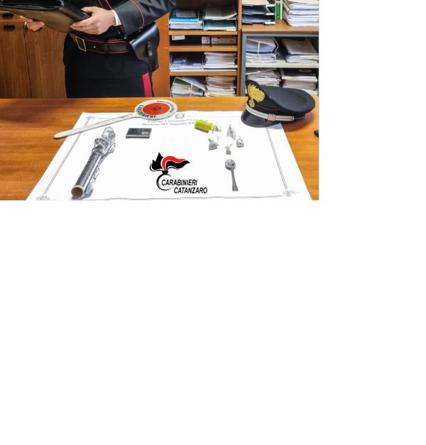 Catanzaro. Provano a lanciare l'eroina dalla finestra ma vengono beccati: due arresti per spaccio nel quartiere Santa Maria images Catanzaro. Provano a lanciare l'eroina dalla finestra ma vengono beccati: due arresti per spaccio nel quartiere Santa Maria
