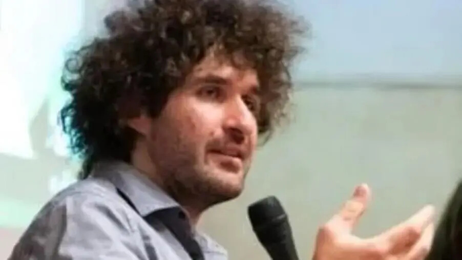 images A Badolato la presentazione di “Fate i tuoni”: un libro di Michele D’Ignazio sullo sbarco dall’Ararat dei profughi curdi del 1997