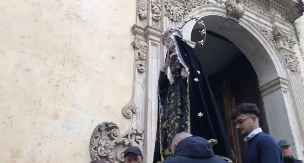 Catanzaro, nella Chiesa del Monte la “Pia Pratica della Beata Vergine Desolata” rinnova fede e tradizione images Catanzaro, nella Chiesa del Monte la “Pia Pratica della Beata Vergine Desolata” rinnova fede e tradizione