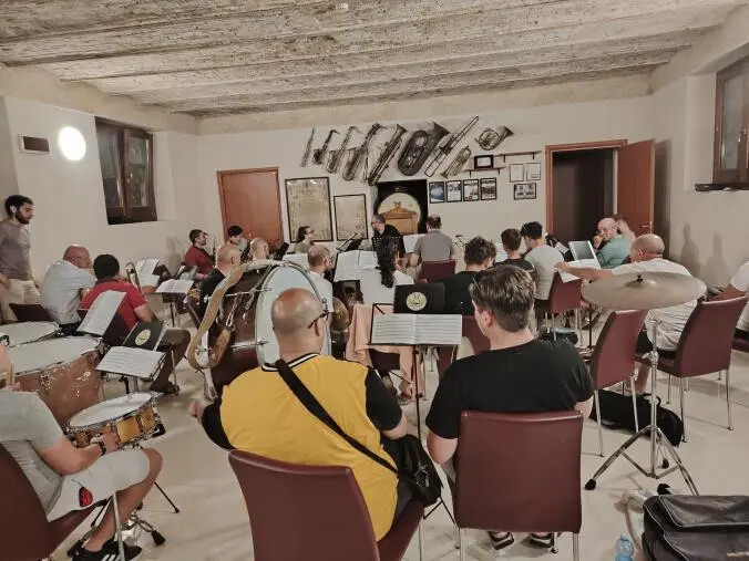 La Banda Cuccarini si prepara alla stagione estiva: Montauro in musica con il Maestro Vito Clericó
images La Banda Cuccarini si prepara alla stagione estiva: Montauro in musica con il Maestro Vito Clericó